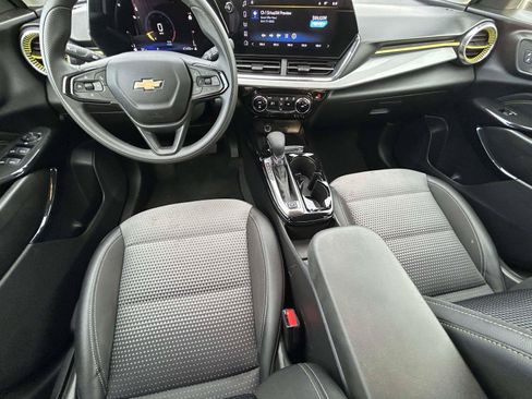 Used 2025 Chevrolet Trax LT FWD image 14