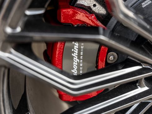 Used 2025 Lamborghini Urus SE image 14