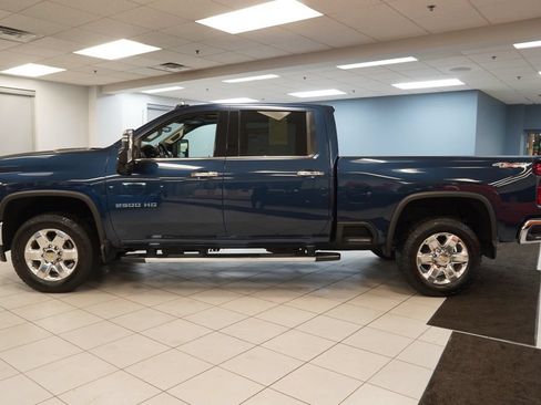 Used 2022 Chevrolet Silverado 2500 LTZ w/ LTZ Convenience Package AWD/4WD image 2