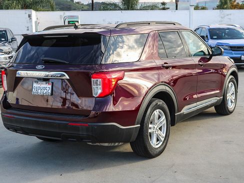 Used 2022 Ford Explorer XLT image 9
