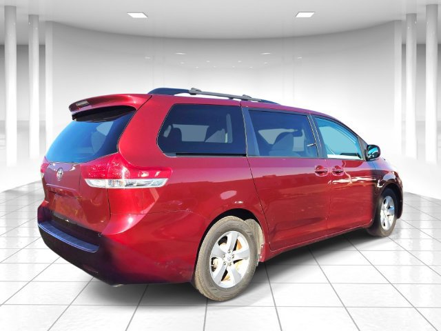 Used 2011 Toyota Sienna LE w/ Towing Pkg FWD image 3