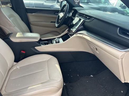 Used 2023 Jeep Grand Cherokee Limited AWD/4WD image 7