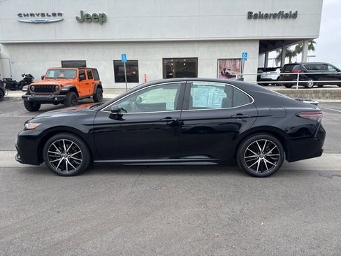 Used 2024 Toyota Camry SE image 2