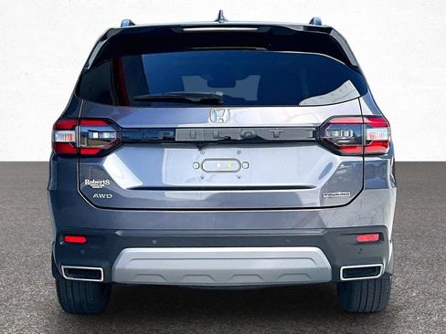 Used 2025 Honda Pilot Touring image 6