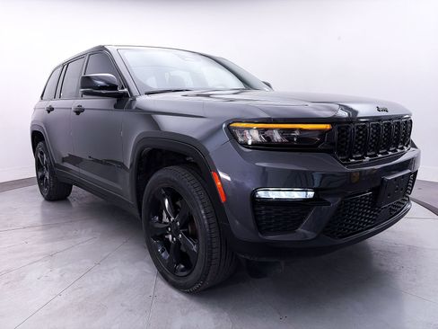 Used 2024 Jeep Grand Cherokee Limited w/ Black Appearance Package AWD/4WD image 9