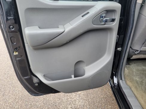 Used 2017 Nissan Frontier SV image 13