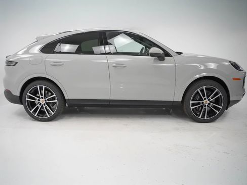 Certified 2025 Porsche Cayenne Coupe AWD/4WD image 9