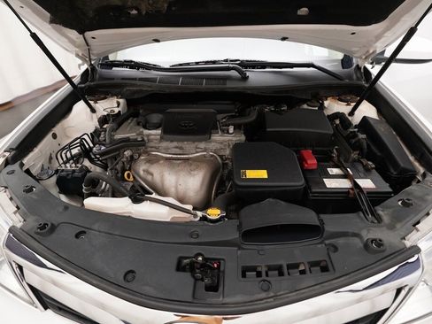 Used 2012 Toyota Camry LE image 3