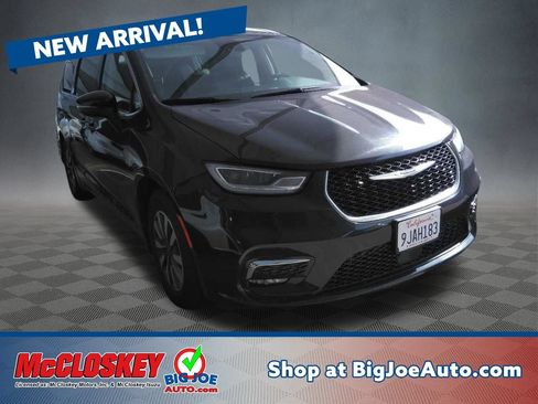 Used 2023 Chrysler Pacifica Touring-L FWD image 1