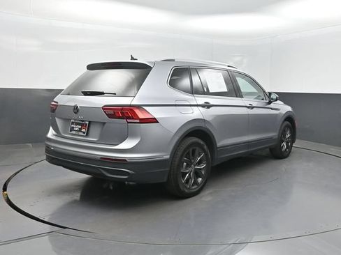 Used 2024 Volkswagen Tiguan SE FWD image 33