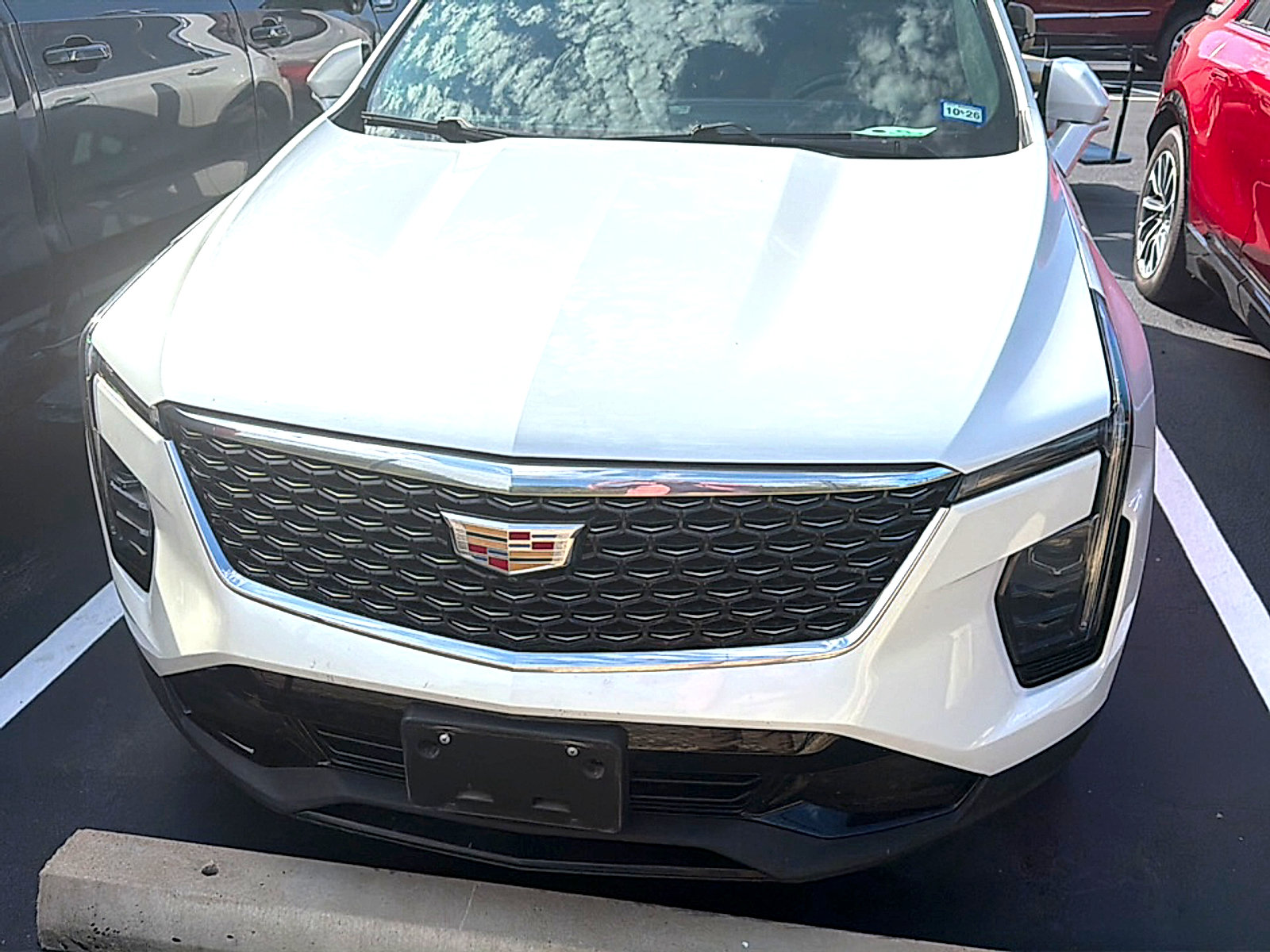 Used 2025 Cadillac XT4 Premium Luxury FWD image 2