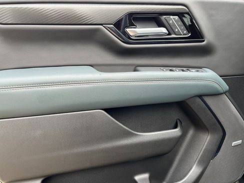 New 2026 GMC Yukon XL AT4 image 8