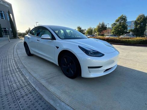 Used 2022 Tesla Model 3 Long Range AWD/4WD image 3