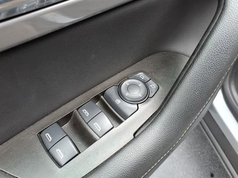 Used 2025 Chevrolet Blazer LT FWD image 11