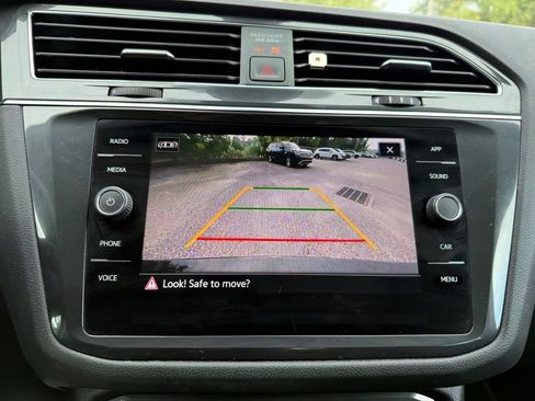 Used 2023 Volkswagen Tiguan SE w/ Panoramic Sunroof Package AWD/4WD image 25