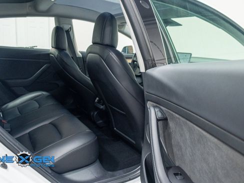 Used 2021 Tesla Model 3 Standard Range Plus image 29