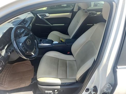 Used 2017 Lexus CT 200h w/ Navigation System Package FWD image 10