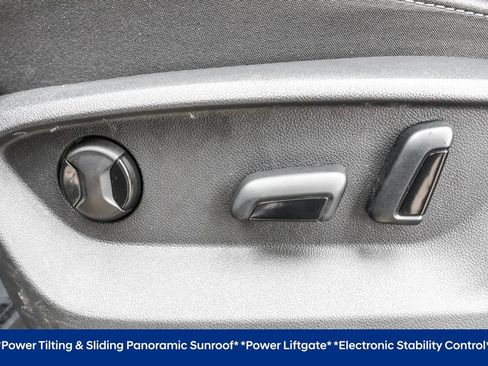 Used 2023 Volkswagen Atlas SE w/ Panoramic Sunroof Package image 10