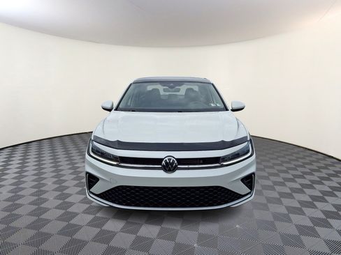 Used 2026 Volkswagen Jetta SE FWD image 2