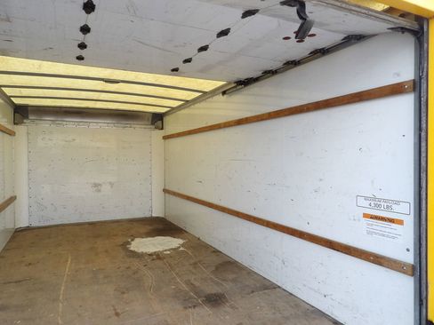 Used 2017 GMC Savana 3500 Extended RWD image 36
