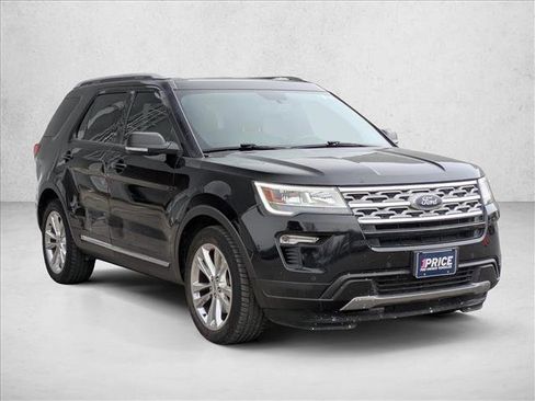 Used 2019 Ford Explorer XLT w/ Equipment Group 202A image 3