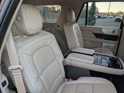 Used 2018 Lincoln Navigator Reserve w/ Technology Package image 17