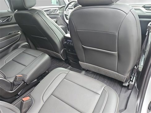 Certified 2023 GMC Acadia SLT w/ Preferred Package image 11