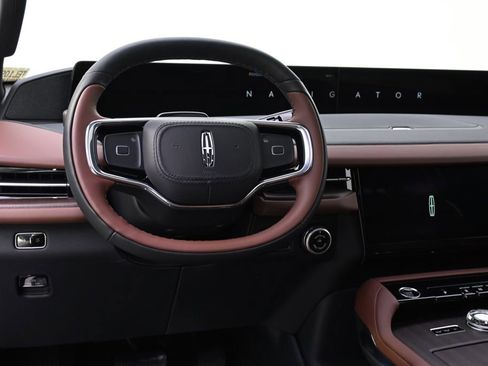 New 2026 Lincoln Navigator L Reserve AWD/4WD image 12