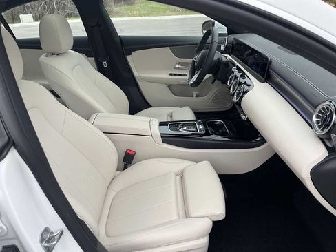 Used 2025 Mercedes-Benz CLA 250 4MATIC image 11