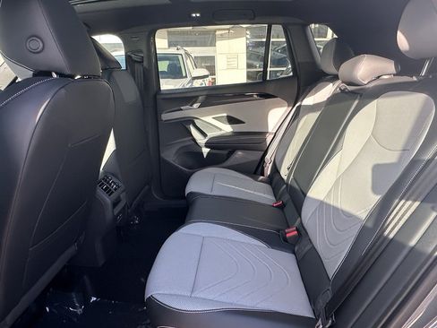 New 2026 Volkswagen Tiguan SE R-Line AWD/4WD image 7