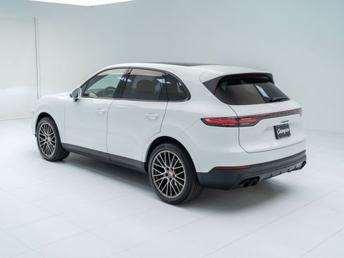 Certified 2023 Porsche Cayenne Platinum Edition AWD/4WD image 3