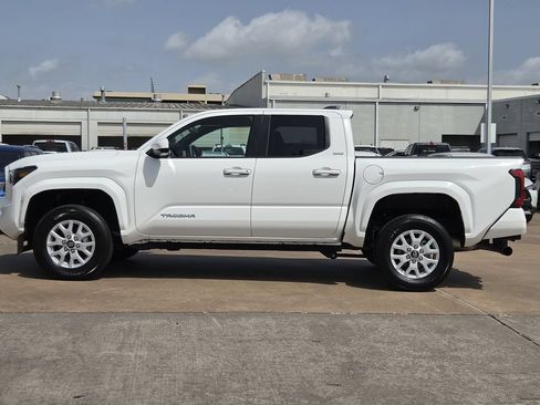 Used 2025 Toyota Tacoma SR5 AWD/4WD image 6