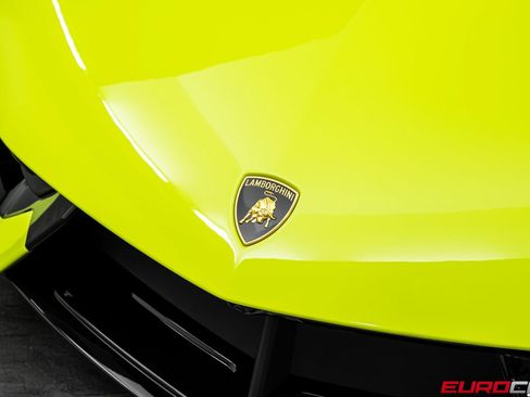 Used 2025 Lamborghini Revuelto AWD/4WD image 11