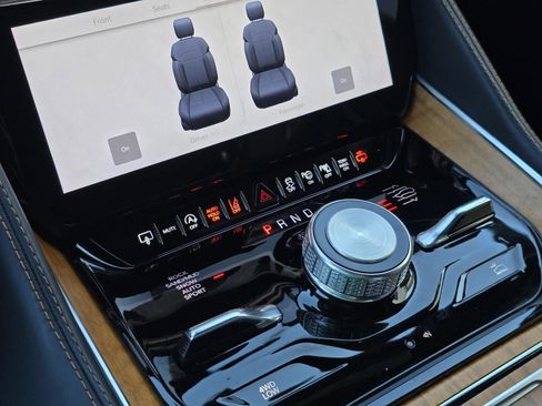 Used 2024 Jeep Grand Wagoneer L Series III image 32