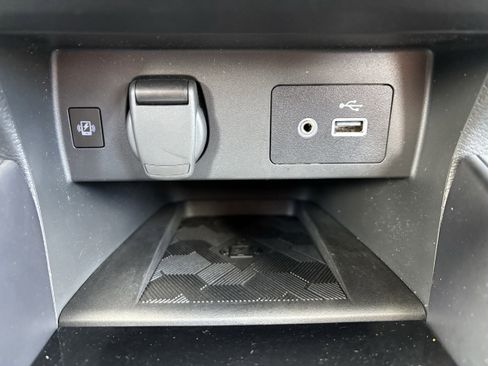 Used 2024 Nissan Versa SV w/ Trunk Package image 22