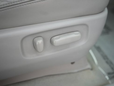 Used 2010 Toyota Sienna XLE Limited image 52