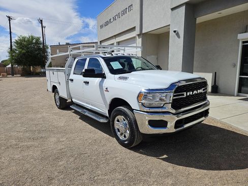 Used 2022 RAM 2500 Tradesman w/ Chrome Appearance Group AWD/4WD image 5
