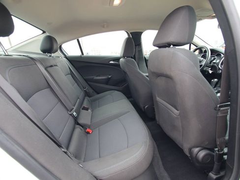 Used 2018 Chevrolet Cruze LT w/ LT Fleet Convenience Package image 9