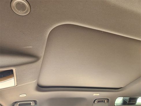 New 2026 Land Rover Defender 110 X-Dynamic SE image 18