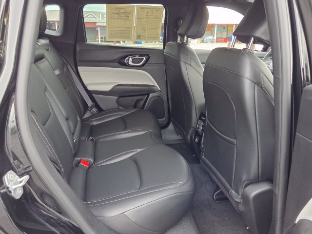 Used 2025 Jeep Compass Limited AWD/4WD image 15