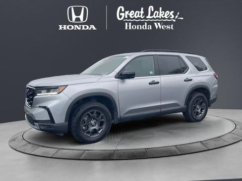 Certified 2025 Honda Pilot TrailSport image 1