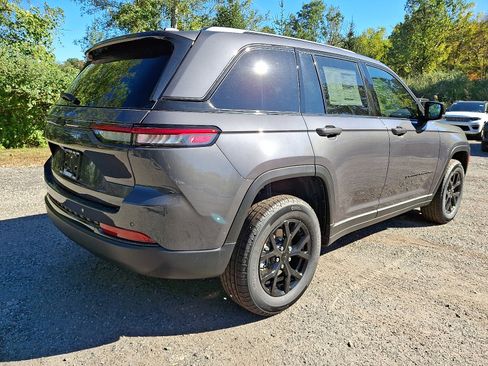 New 2025 Jeep Grand Cherokee Altitude image 4