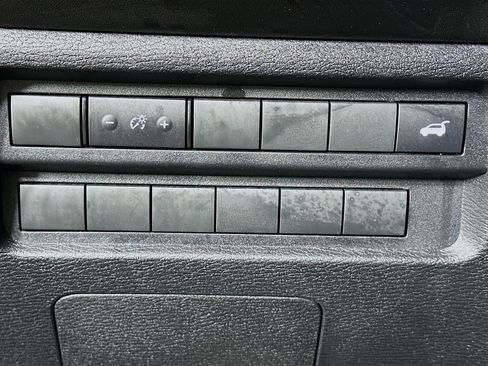 Used 2025 Mitsubishi Outlander SE image 17