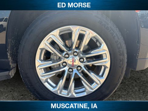 Certified 2024 GMC Yukon XL SLT w/ SLT Premium Package AWD/4WD image 12