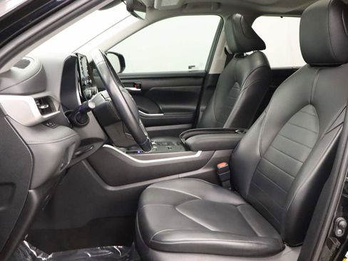 Used 2021 Toyota Highlander XLE FWD image 15