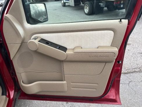 Used 2010 Ford Explorer Sport Trac XLT image 31