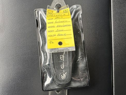 Used 2017 Lincoln Navigator Select image 36