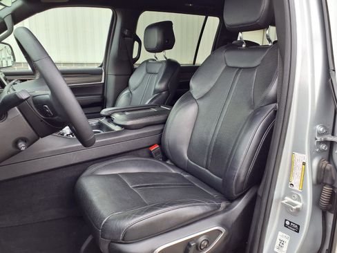 Used 2023 Jeep Wagoneer Series III w/ Preferred Equipment Group image 9