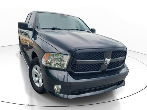 Used 2017 RAM 1500 Express RWD image 3