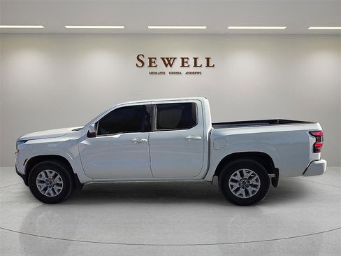 Used 2024 Nissan Frontier SV w/ SV Convenience Package image 2